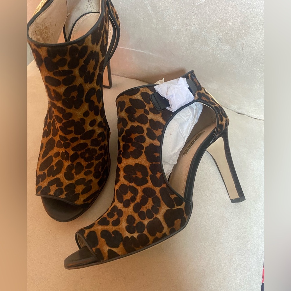 Louise Et Cie leopard calf skin peep toe heels - Picture 3 of 7